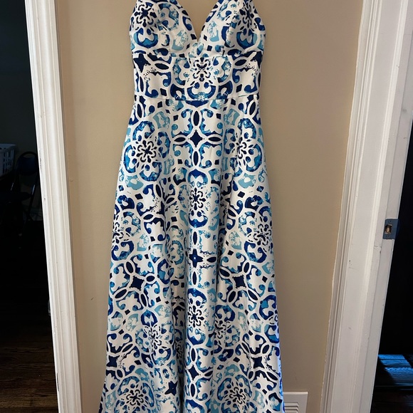 Betsy & Adam Blue and White Patterned Maxi Dress - Picture 2 of 4